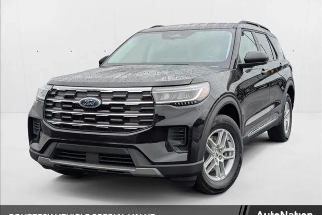 2025 Ford Explorer photo 1