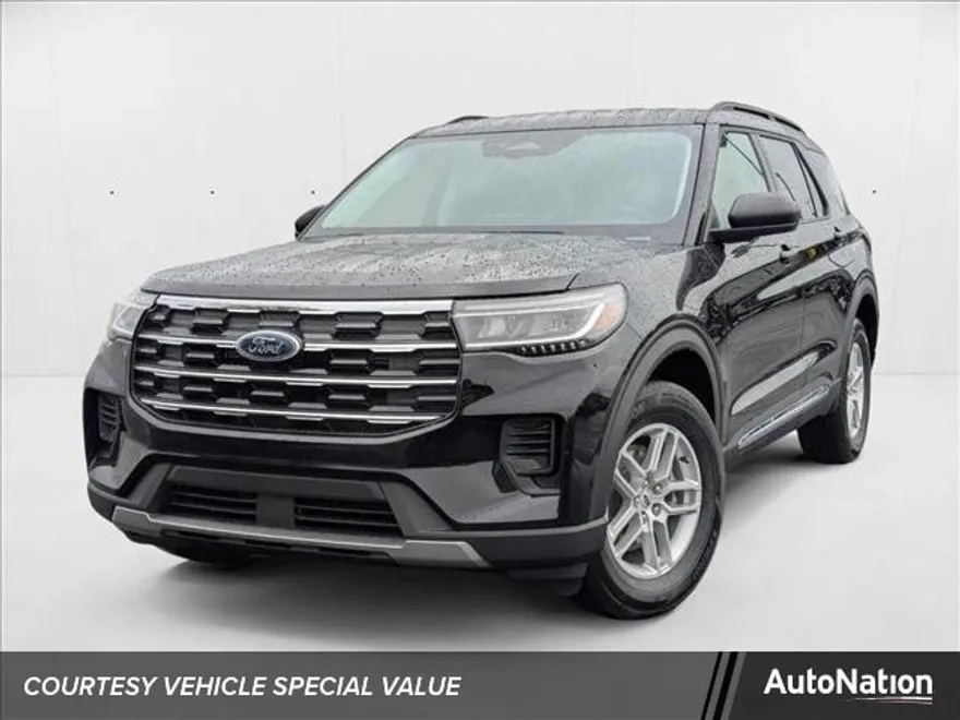 2025 Ford Explorer photo 1