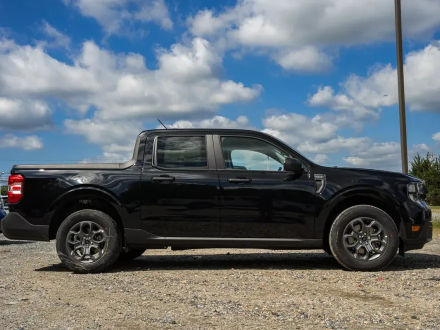 2025 Ford Maverick XLT photo 1