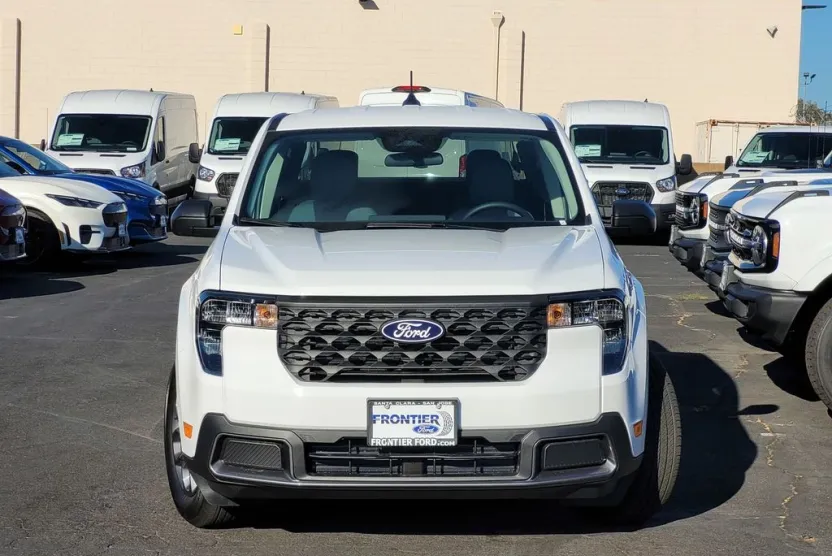 2025 Ford Maverick XLT photo 1