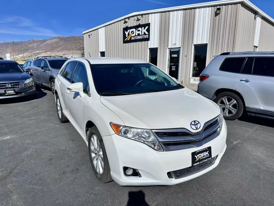 2014 Toyota Venza LE photo 1