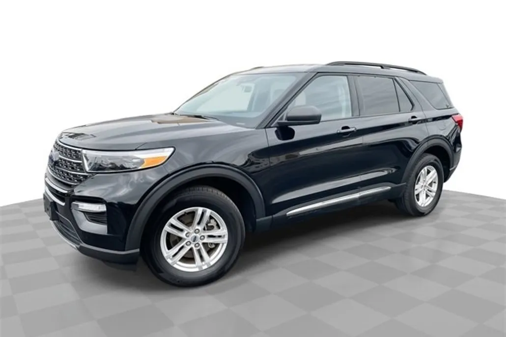 2024 Ford Explorer XLT photo 1