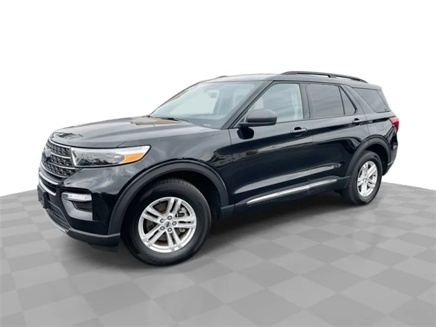 2024 Ford Explorer XLT photo 1