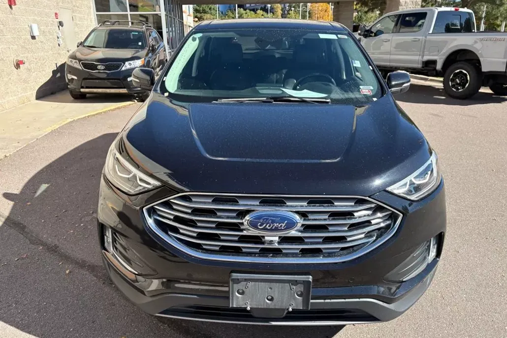 2023 Ford Edge Titanium photo 1
