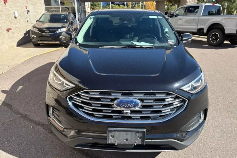 2023 Ford Edge Titanium photo 1