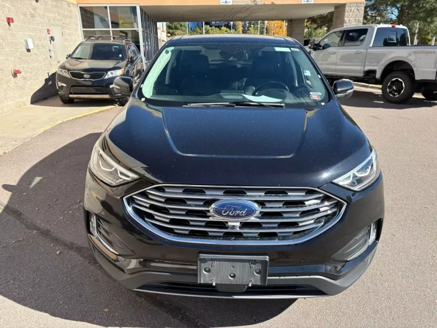 2023 Ford Edge Titanium photo 1