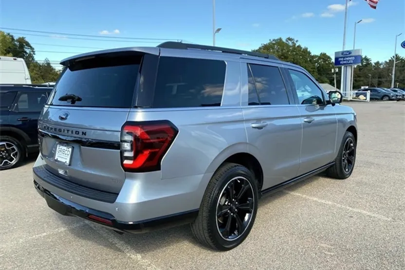 2023 Ford Expedition Limited photo 1