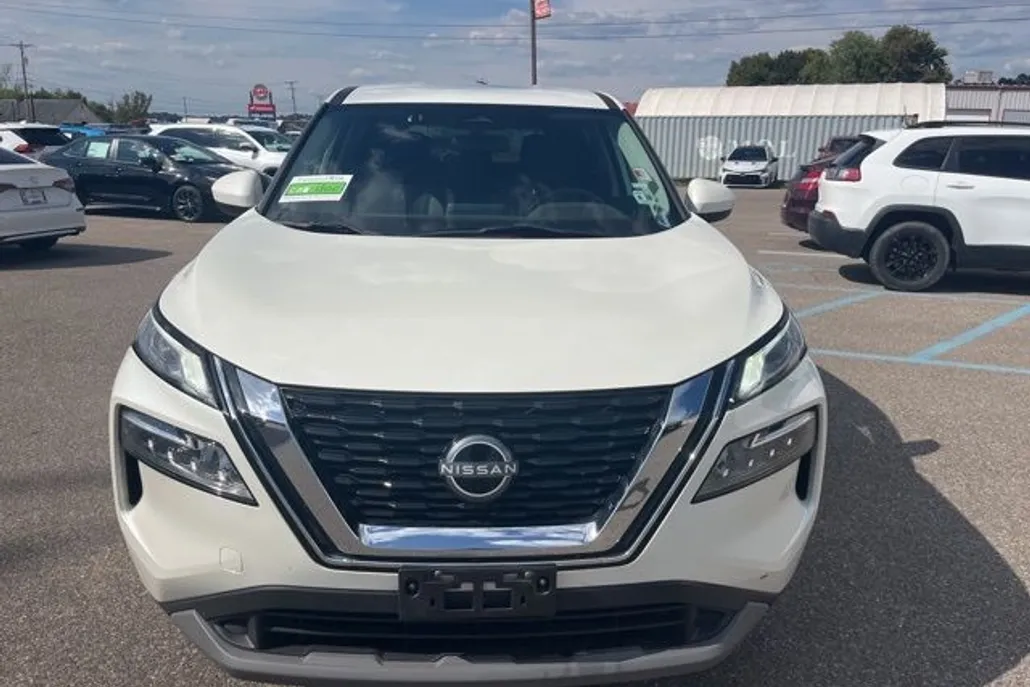 2023 Nissan Rogue SV photo 1