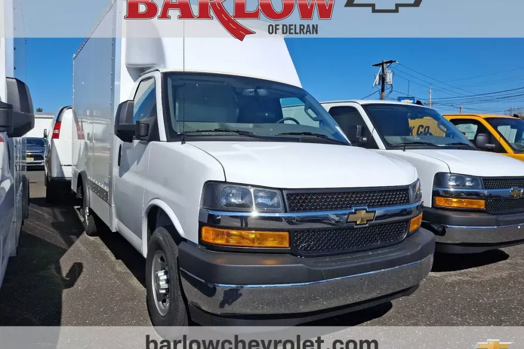 2024 Chevrolet Express Cutaway 3500 photo 1