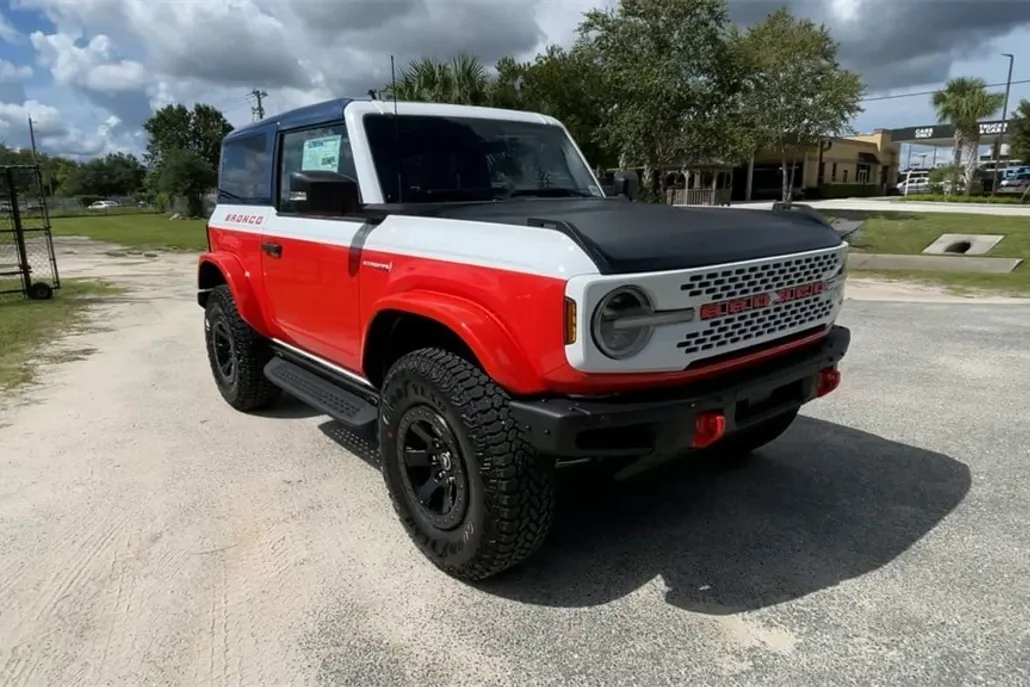 2025 Ford Bronco First Edition photo 1