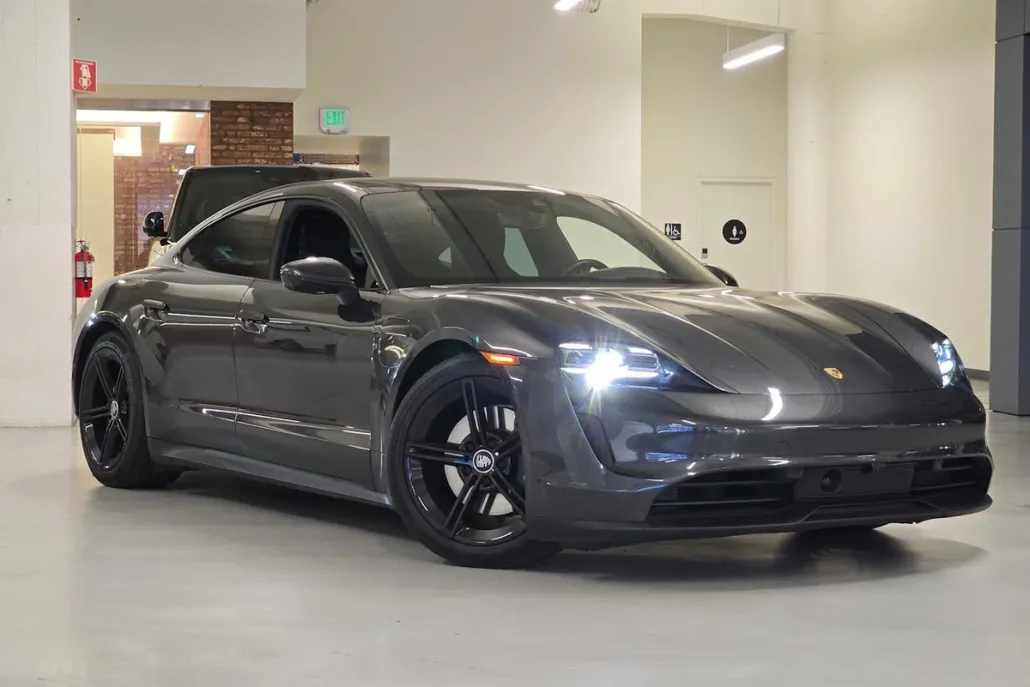 2022 Porsche Taycan Turbo photo 1