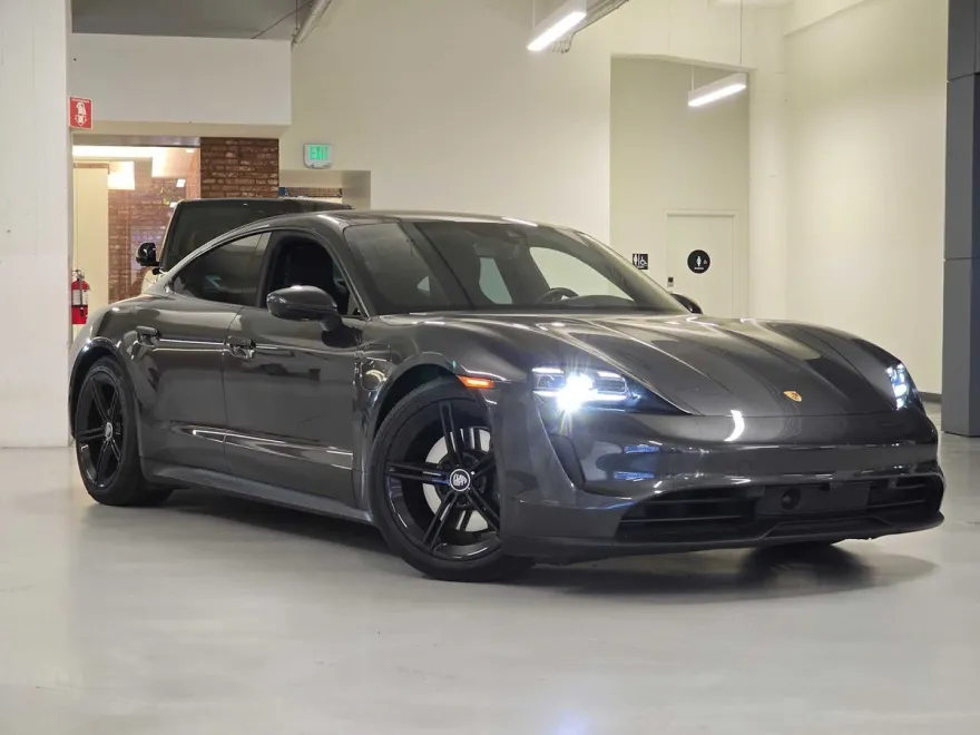 2022 Porsche Taycan Turbo photo 1