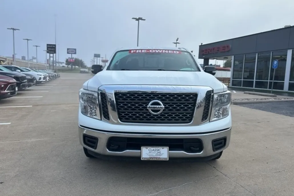 2018 Nissan Titan SV photo 1
