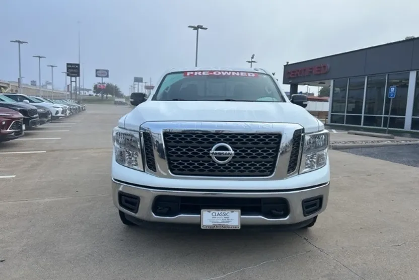 2018 Nissan Titan SV photo 1