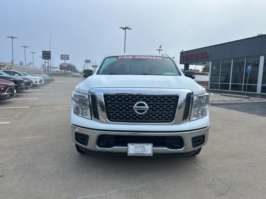 2018 Nissan Titan SV photo 1