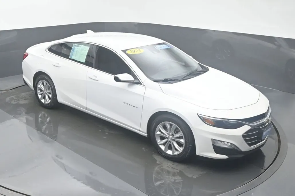 2023 Chevrolet Malibu 1LT photo 1