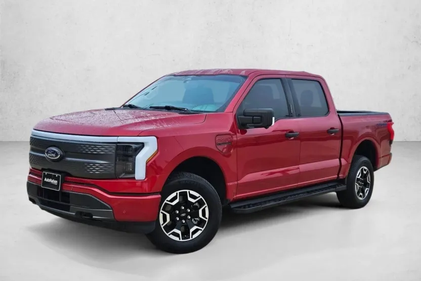 2023 Ford F-150 Lightning XLT photo 1