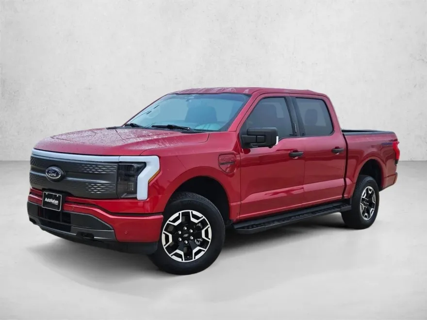 2023 Ford F-150 Lightning XLT photo 1