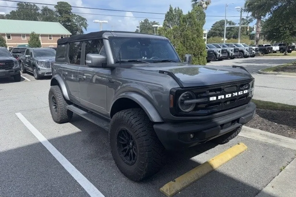 2022 Ford Bronco Outer Banks photo 1