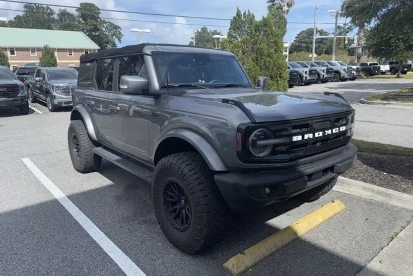 2022 Ford Bronco Outer Banks photo 1