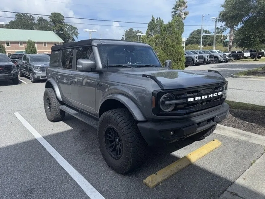 2022 Ford Bronco Outer Banks photo 1