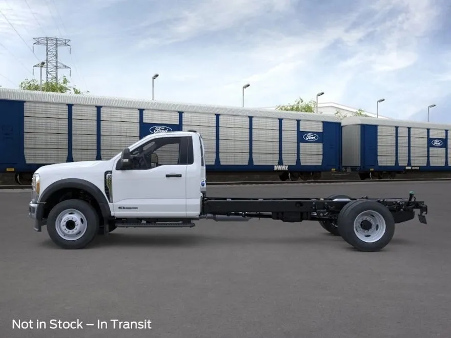 2025 Ford F-600 photo 1