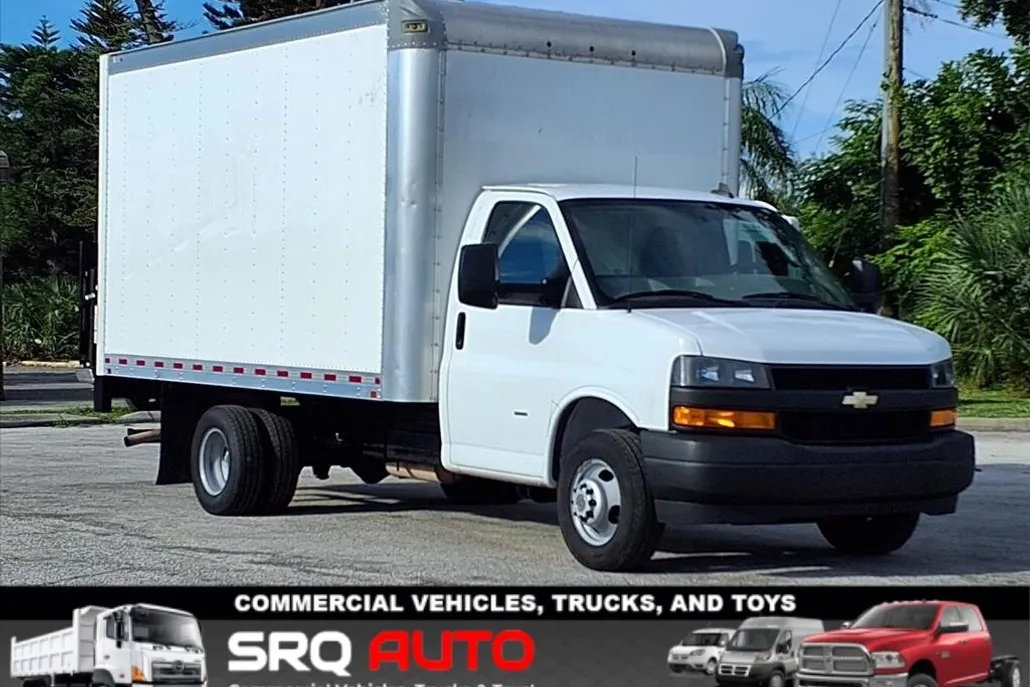 2020 Chevrolet Express 3500 Cutaway photo 1