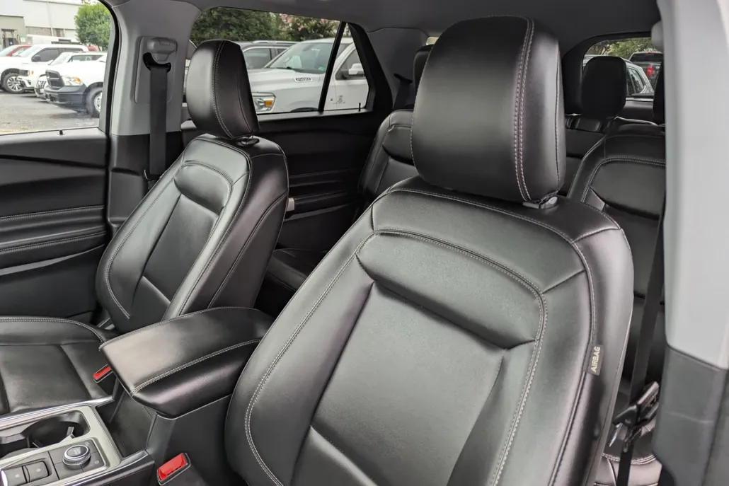 2022 Ford Explorer XLT photo 1