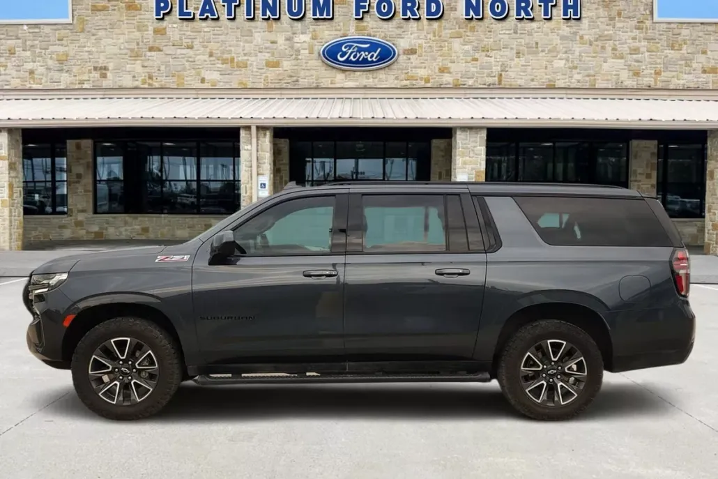 2021 Chevrolet Suburban Z71 photo 1