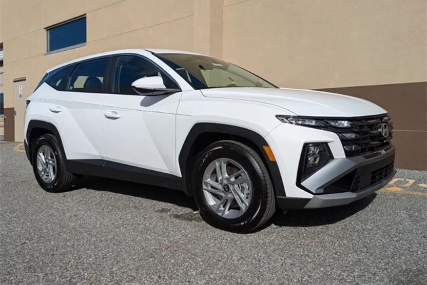 2025 Hyundai Tucson SE photo 1