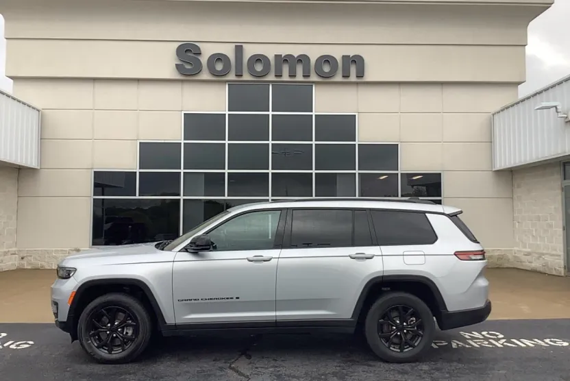 2024 Jeep Grand Cherokee Altitude photo 1
