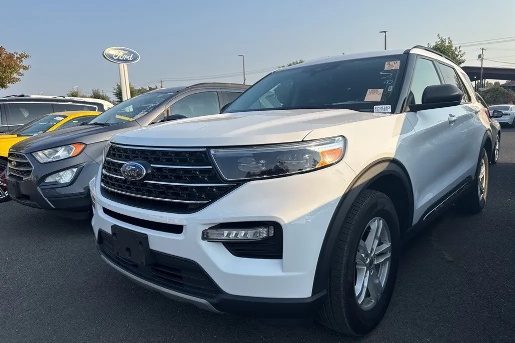 2024 Ford Explorer XLT photo 1