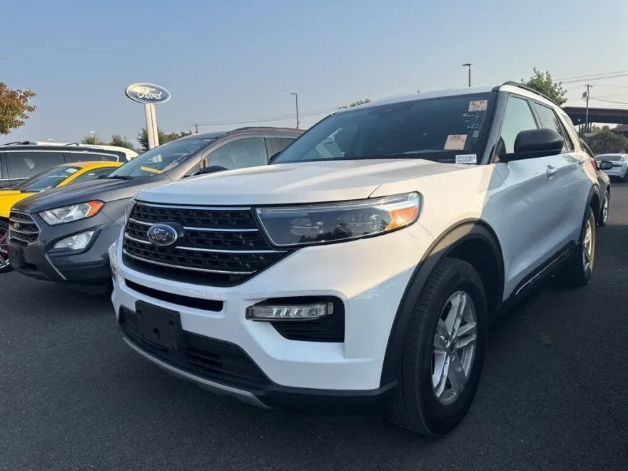 2024 Ford Explorer XLT photo 1