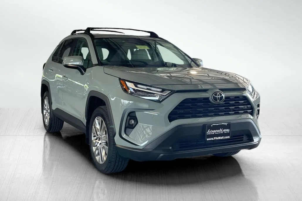2023 Toyota RAV4 XLE Premium photo 1