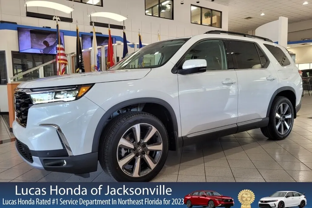 2025 Honda Pilot Touring photo 1