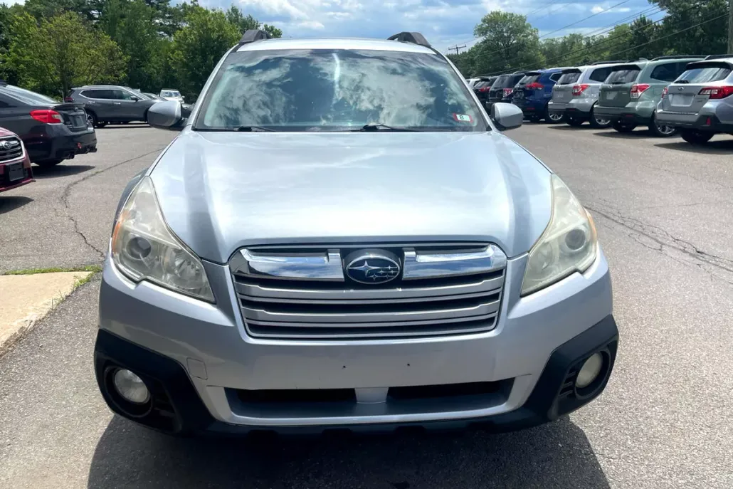 2013 Subaru Outback 3.6R Limited photo 1