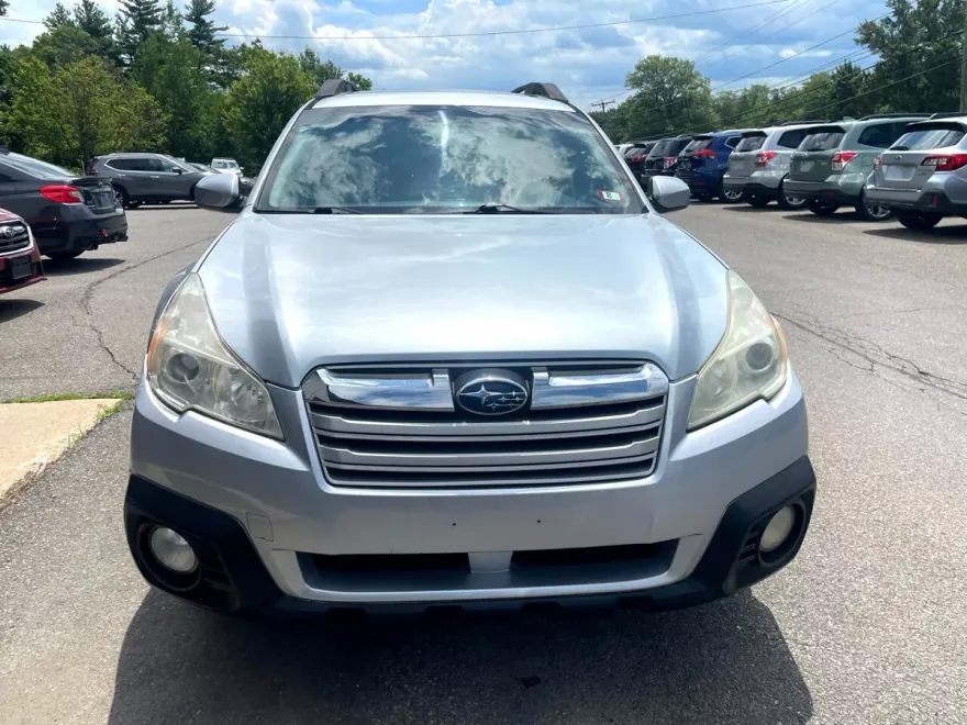 2013 Subaru Outback 3.6R Limited photo 1