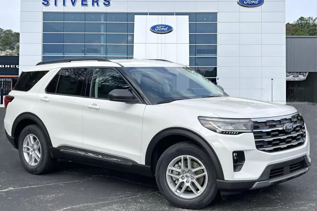 2025 Ford Explorer photo 1