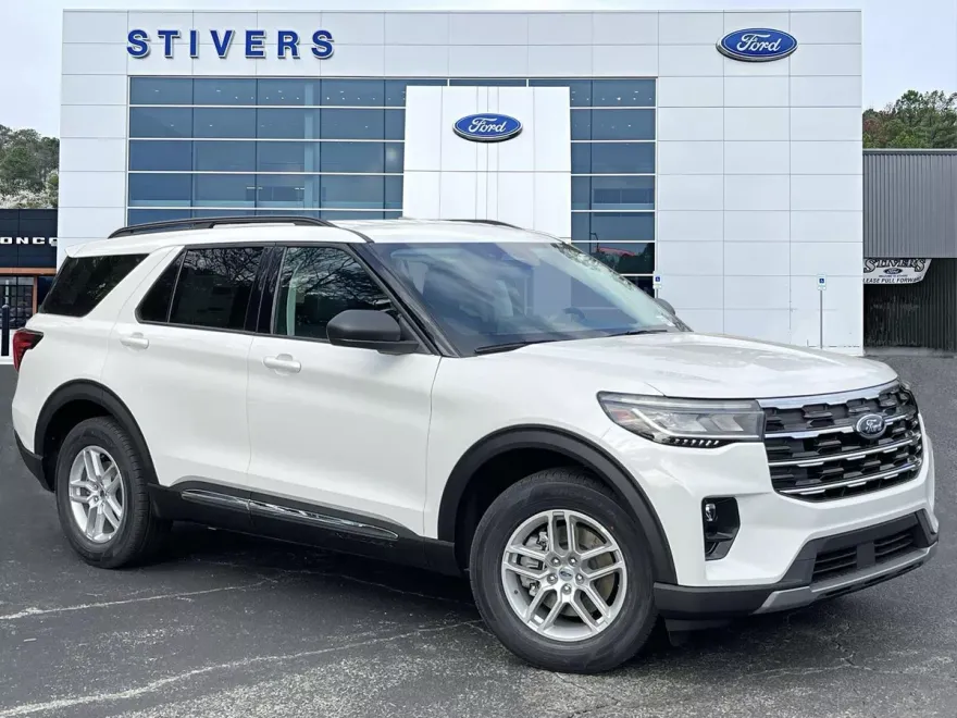 2025 Ford Explorer photo 1