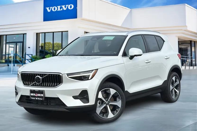 2025 Volvo XC40 AWD Plus photo 1