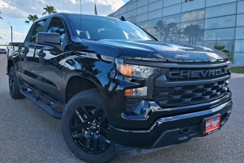 2024 Chevrolet Silverado 1500 Custom photo 1