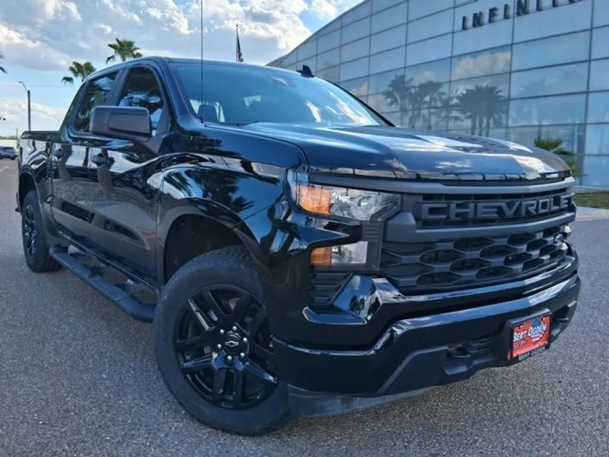 2024 Chevrolet Silverado 1500 Custom photo 1