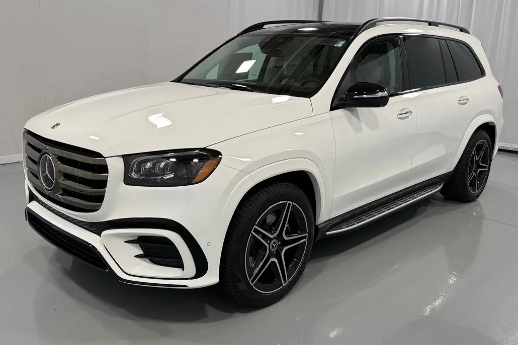 2026 Mercedes Benz GLS 450 4MATIC photo 1