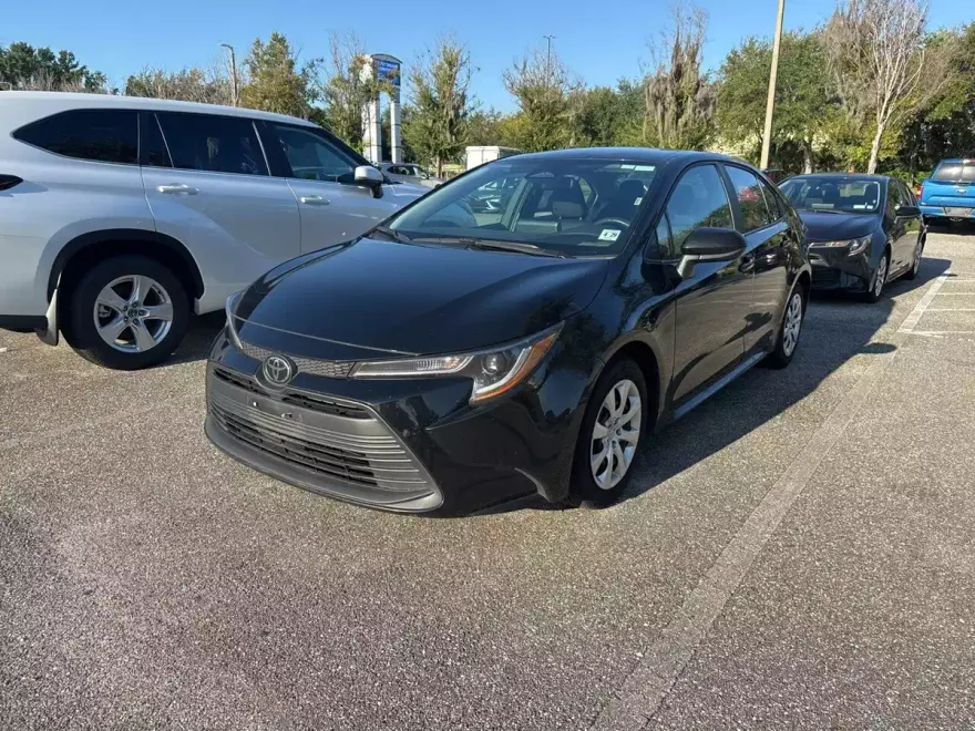 2024 Toyota Corolla LE photo 1