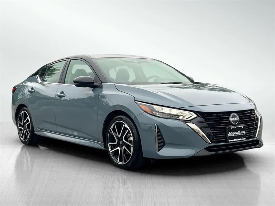 2025 Nissan Sentra SR photo 1