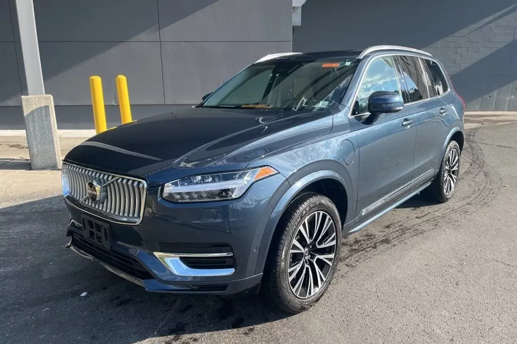 2023 Volvo XC90 Recharge T8 Plus photo 1