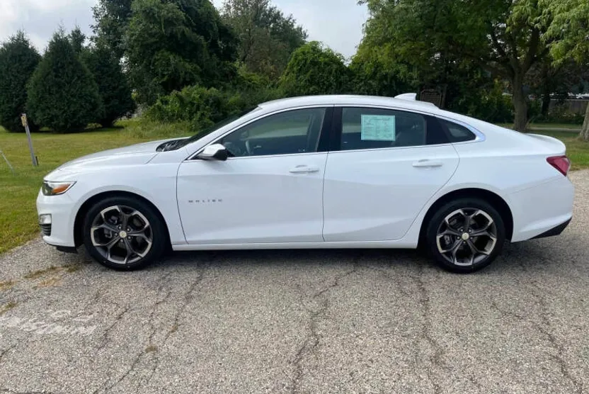 2022 Chevrolet Malibu 1LT photo 1