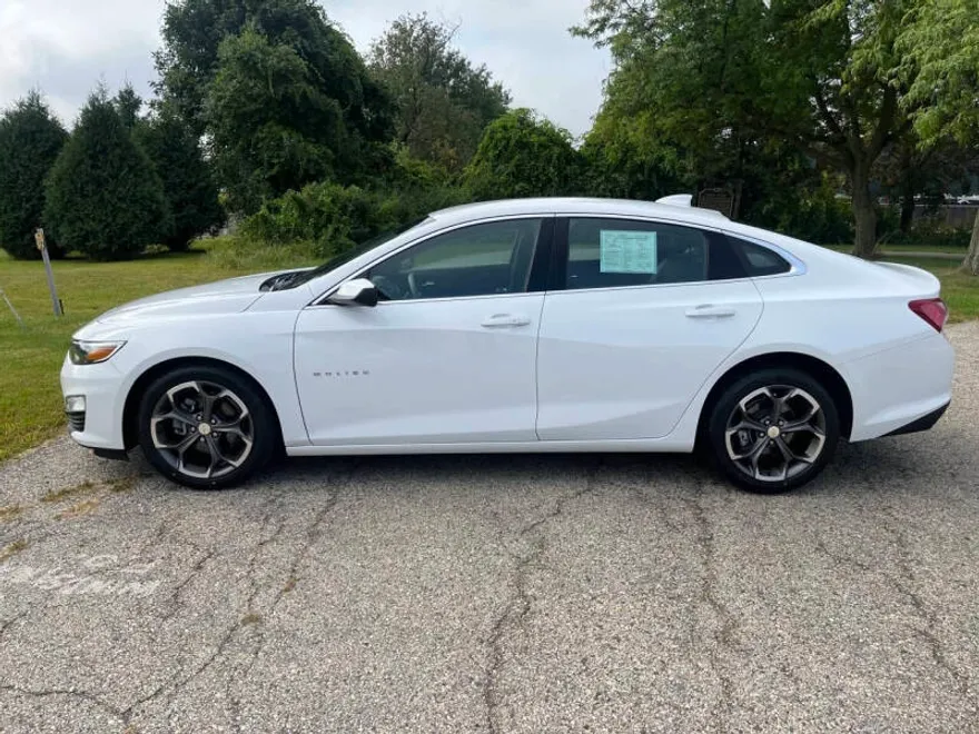 2022 Chevrolet Malibu 1LT photo 1