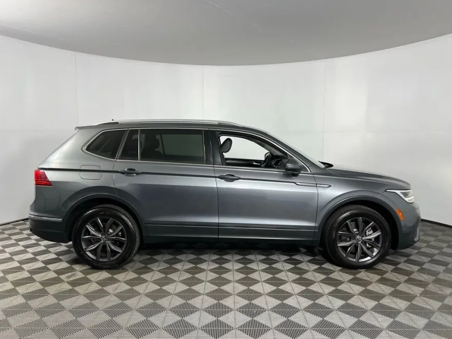 2022 Volkswagen Tiguan SE photo 1