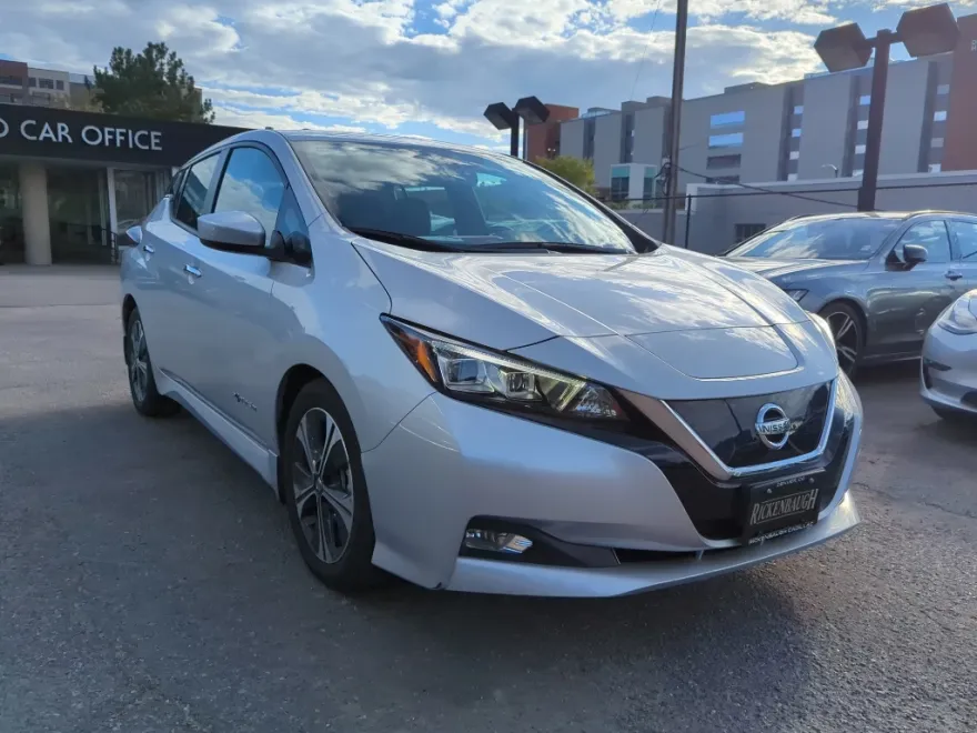 2019 Nissan Leaf SV photo 1